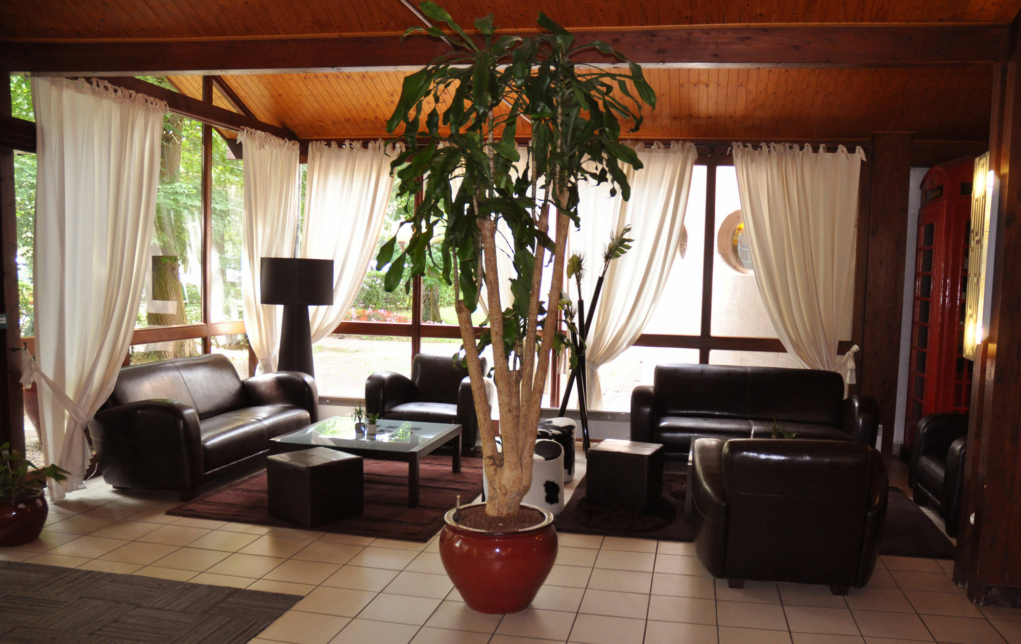 Enzo Hotels Diane - Logis Amnéville Esterno foto