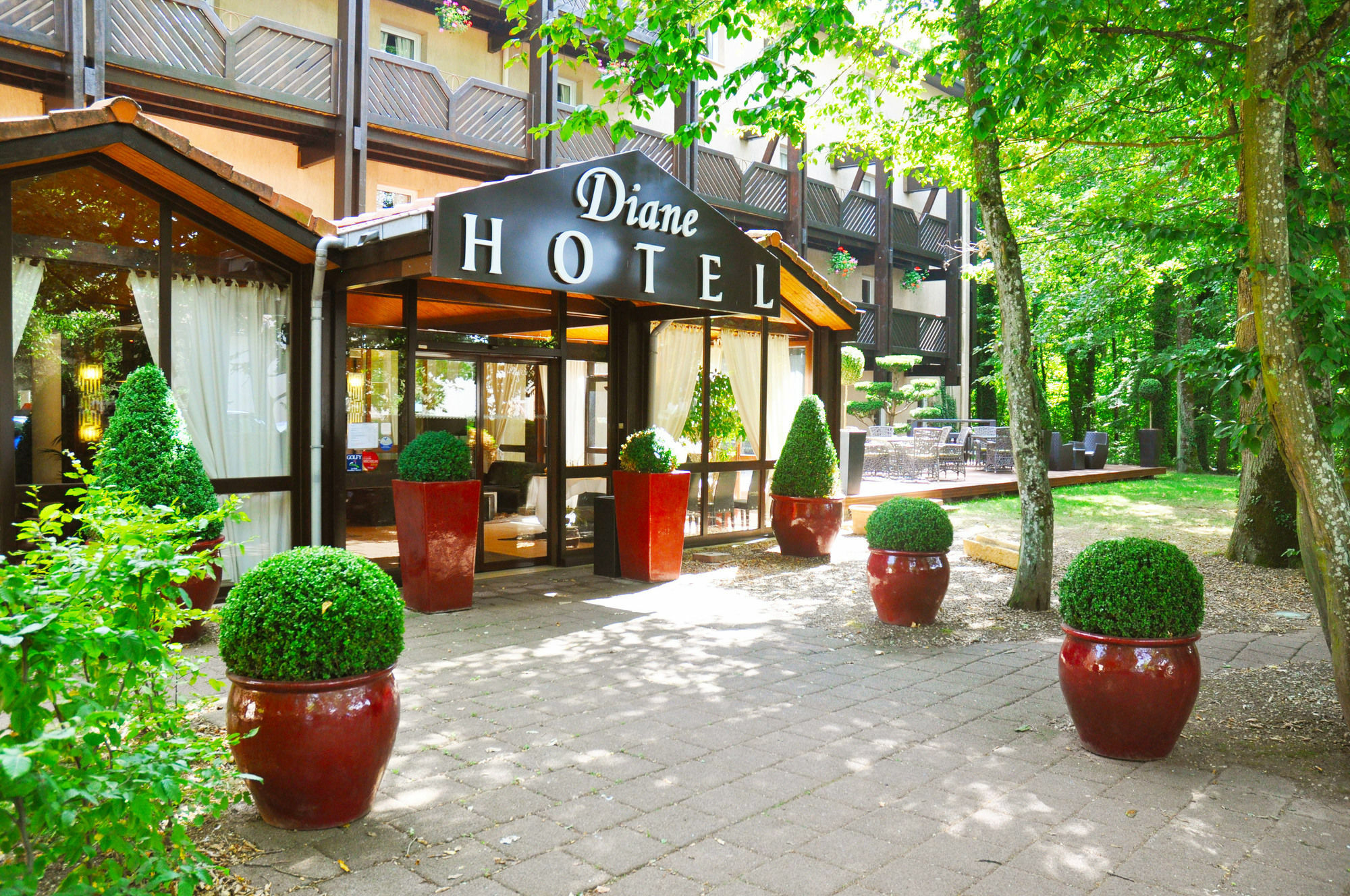 Enzo Hotels Diane - Logis Amnéville Esterno foto